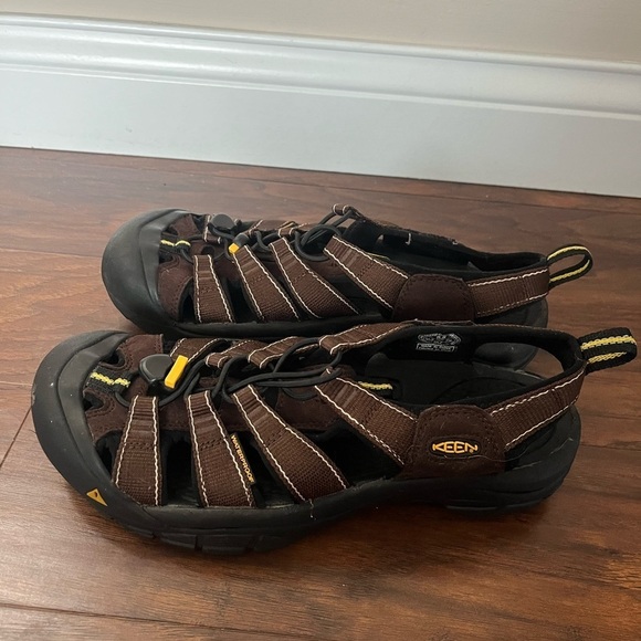 Keen Newport H2 Hiking and Water Shoes-Brown Size 8.5 main image 5